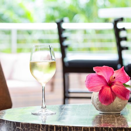 Courtyard By Marriott Waikiki Beach Honolulu Bagian luar foto
