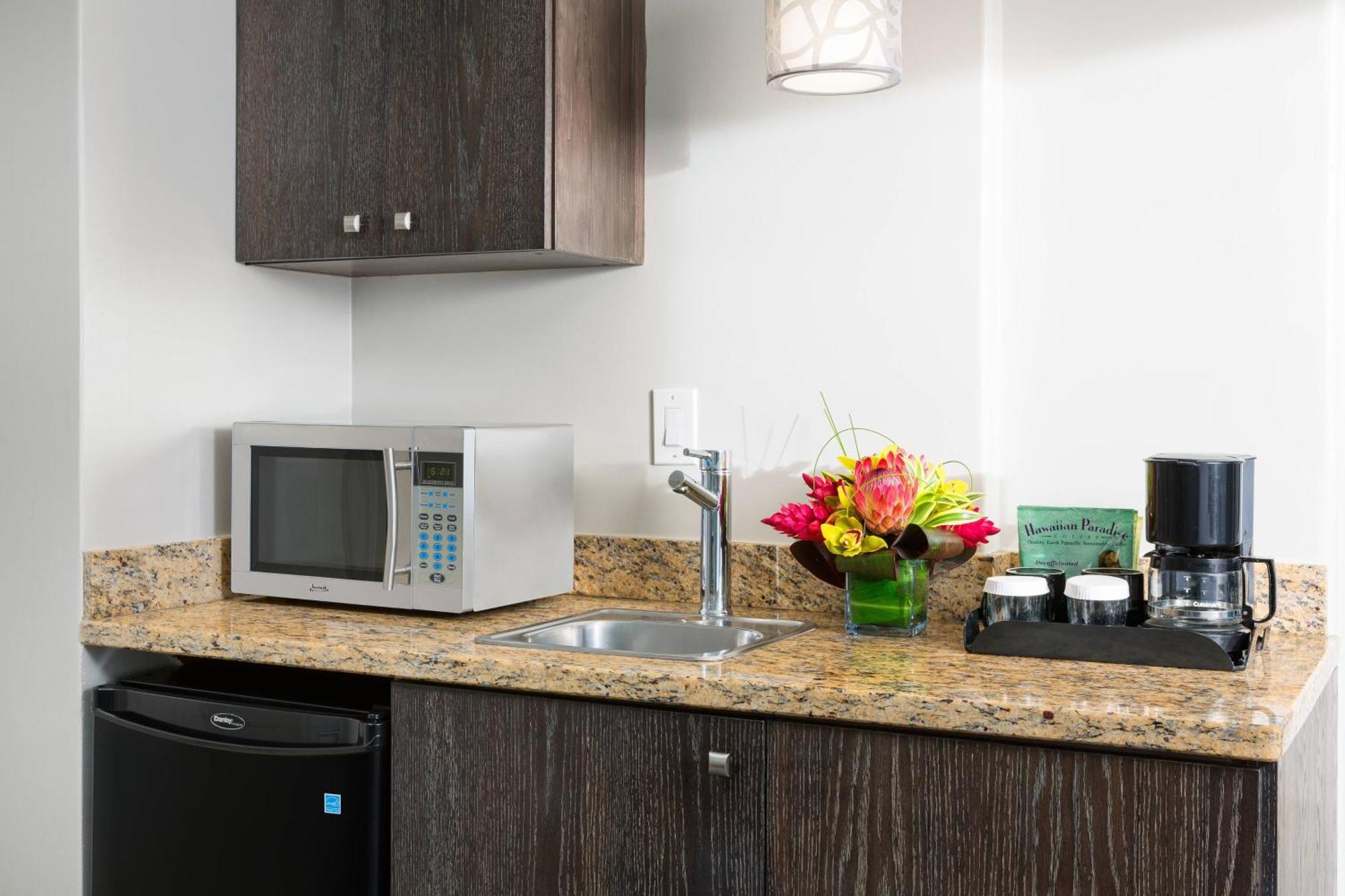 Courtyard By Marriott Waikiki Beach Honolulu Bagian luar foto