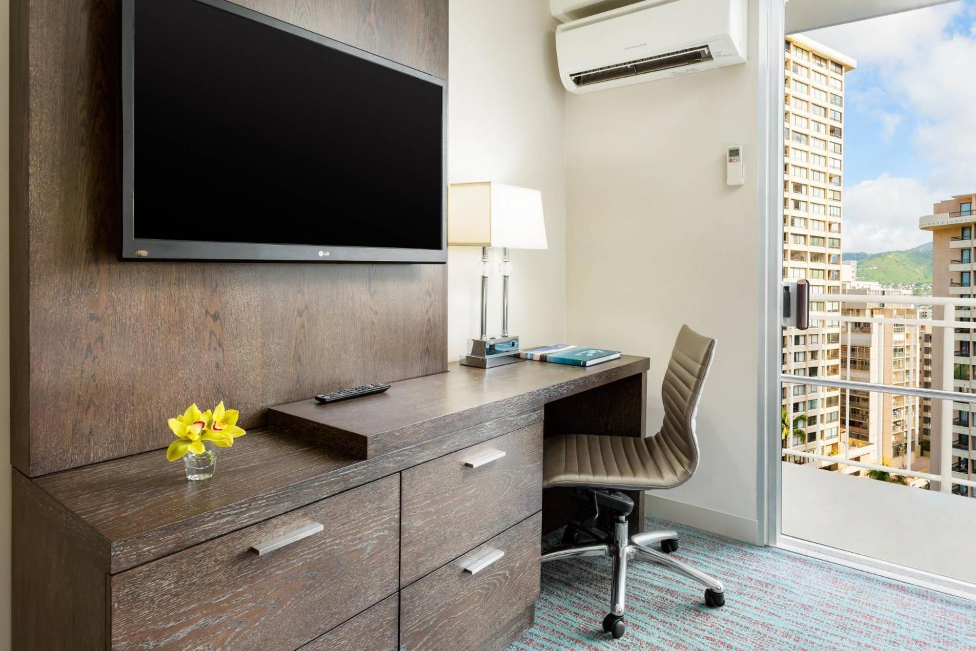 Courtyard By Marriott Waikiki Beach Honolulu Bagian luar foto
