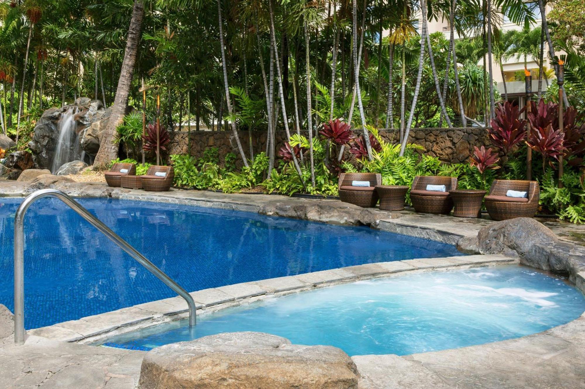 Courtyard By Marriott Waikiki Beach Honolulu Bagian luar foto